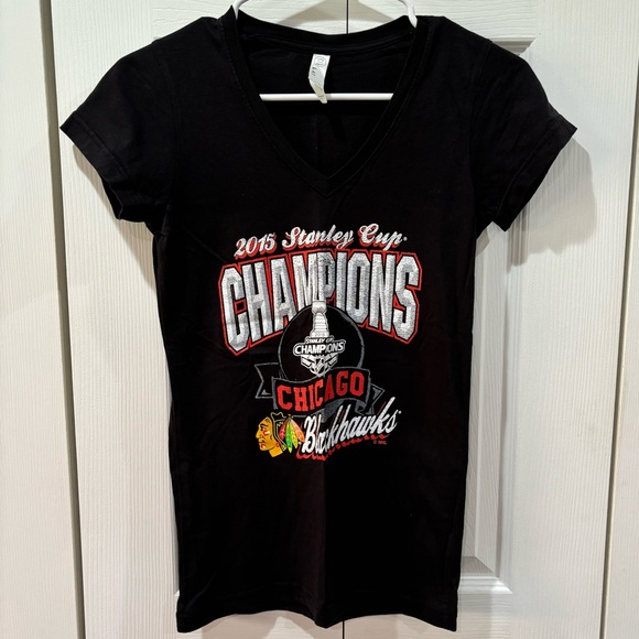 CHICAGO BLACKHAWKS Hockey Women’s V-Neck Fitted Tee T-Shirt Top - size S - Picture 1 of 3